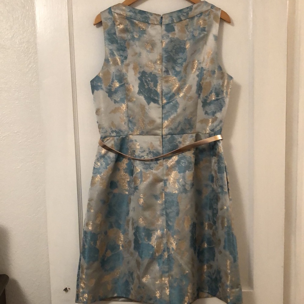 Elegant Floral Sleeveless Dress - Picture 3 of 3